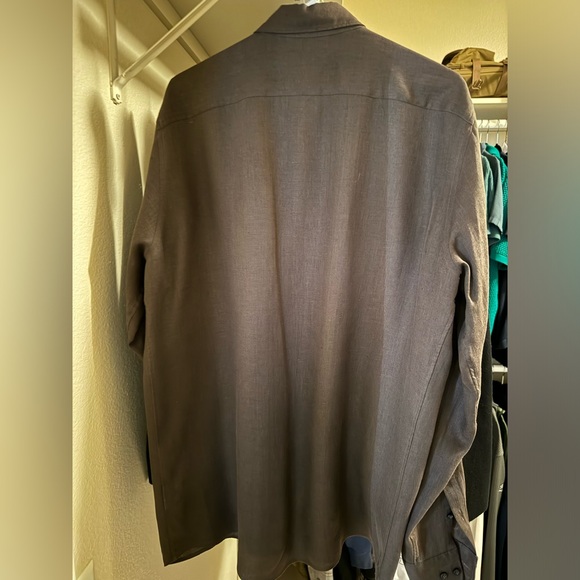 Suit Supply: Brown linen button down shirt. Size L : 16 1/2 neck. Relaxed fit. - Picture 2 of 3